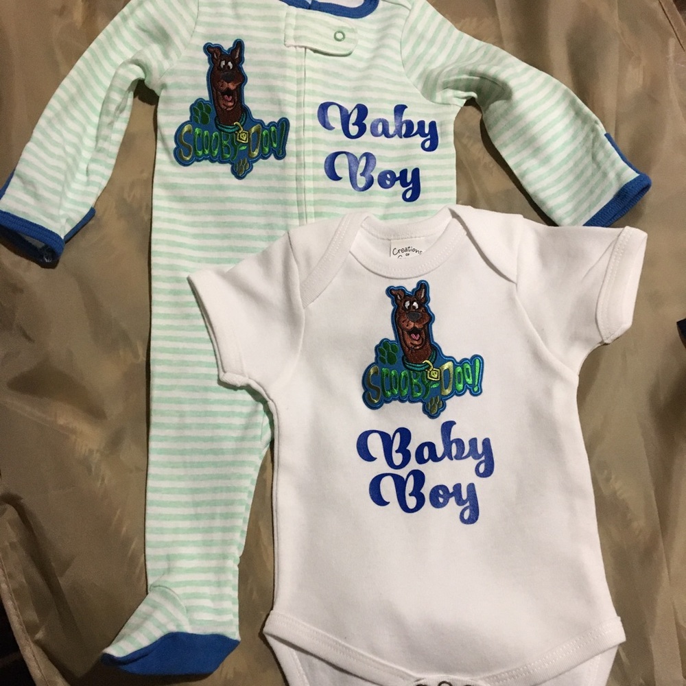 Bay
Baby boy Scooby Doo onesie/ sleep suit